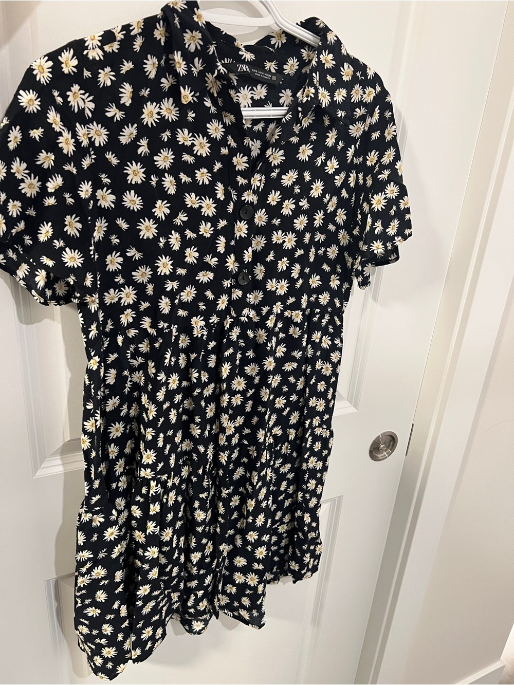 Zara Black Short-Sleeve Daisy Print Button-Down Shirt